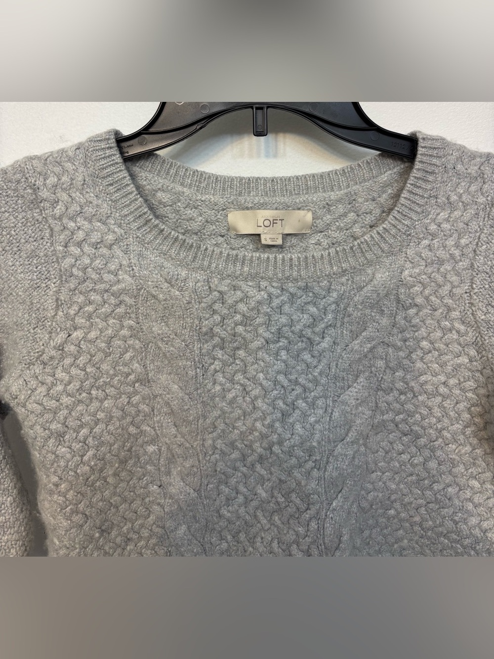 Ann Taylor Loft Gray 3/4 Sleeve Cable Knit Sweater Woman’s Size Small - Picture 3 of 7